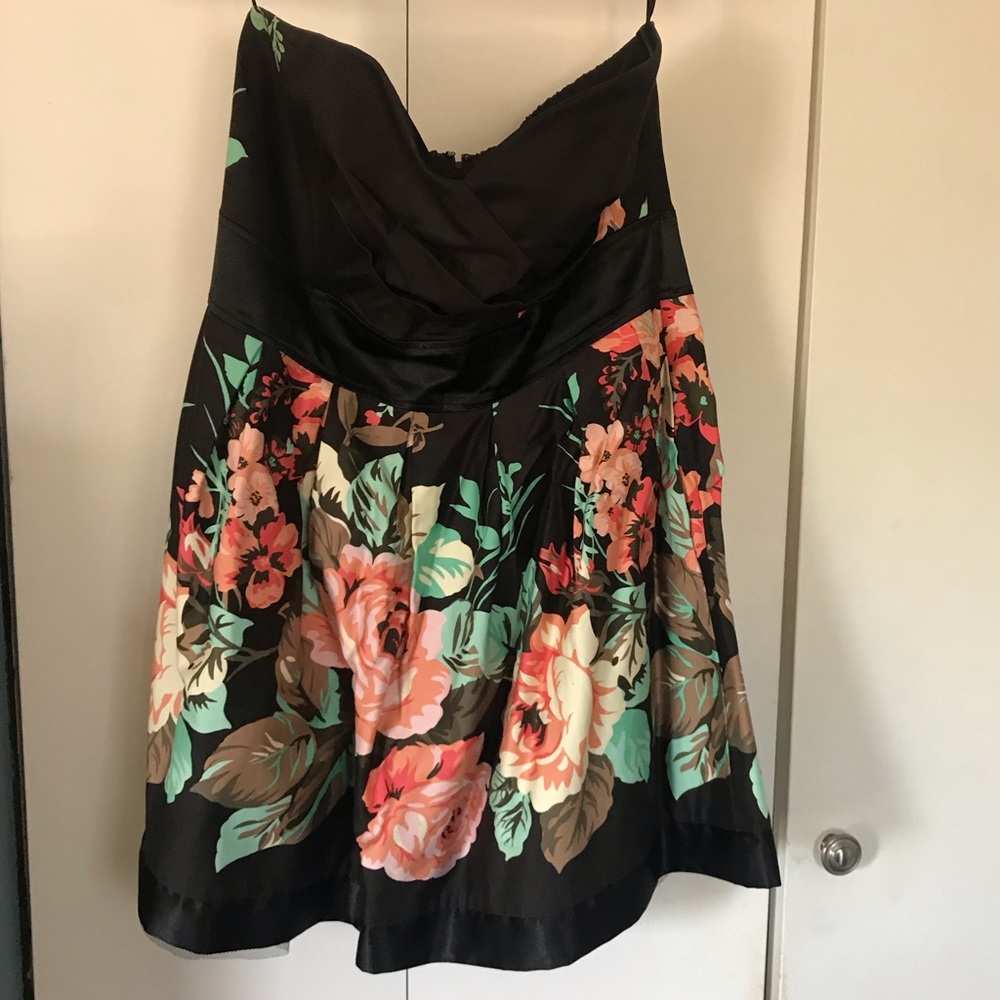 Torrid sweetheart neckline strapless flora dress